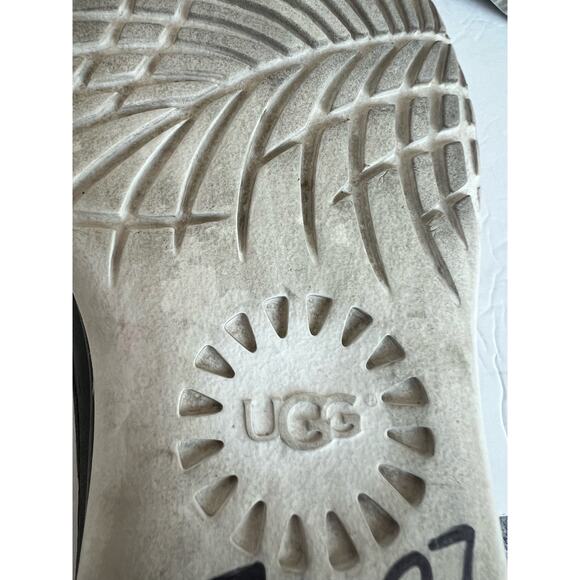 UGG Riviera Women’s Slip On Gray Black White Comfort
 Low Top Sneaker Shoes 7.5 - Picture 11 of 11